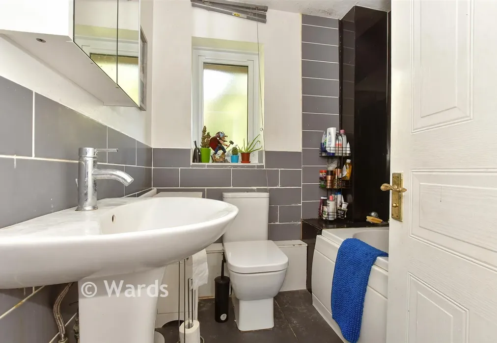Bathroom - Mayfield Avenue, Dover, Kent - Wards of Kent