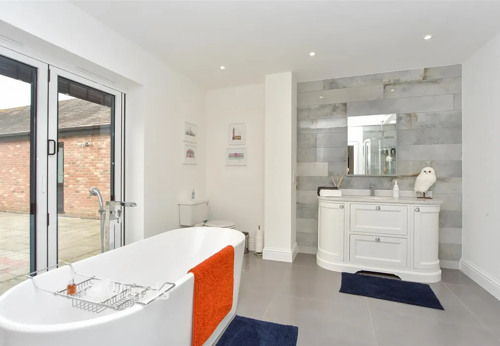 Bathroom - Wybournes Lane, High Halstow, Rochester, Kent - Wards of Kent
