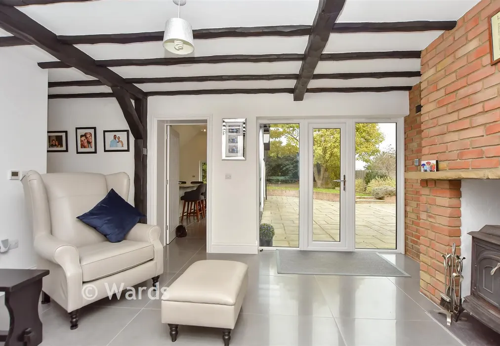 Lounge - Wybournes Lane, High Halstow, Rochester, Kent - Wards of Kent