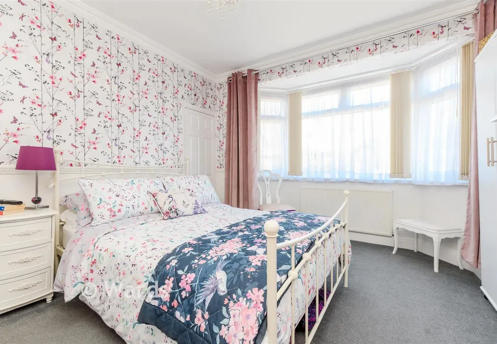 Bedroom 1 - Broom Hill Road, Strood, Rochester, Kent - Wards of Kent