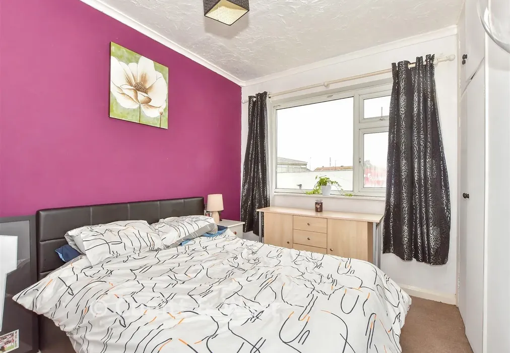 Bedroom 2 - Fairlands, Bognor Regis, West Sussex - Wards of Kent