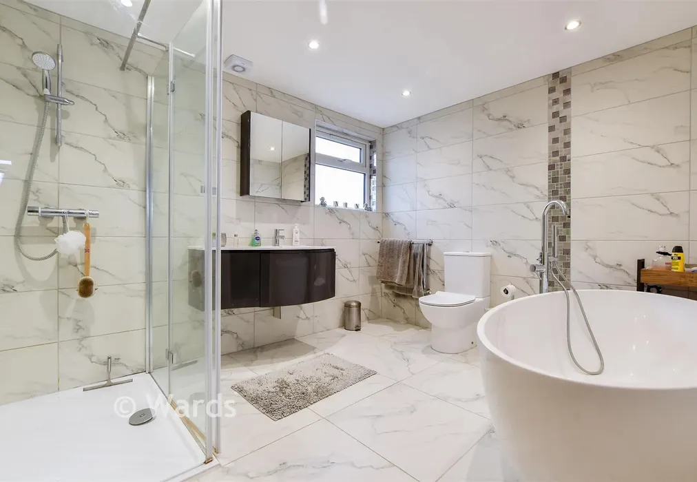 En-Suite - David Avenue, Cliftonville, Margate, Kent - Wards of Kent