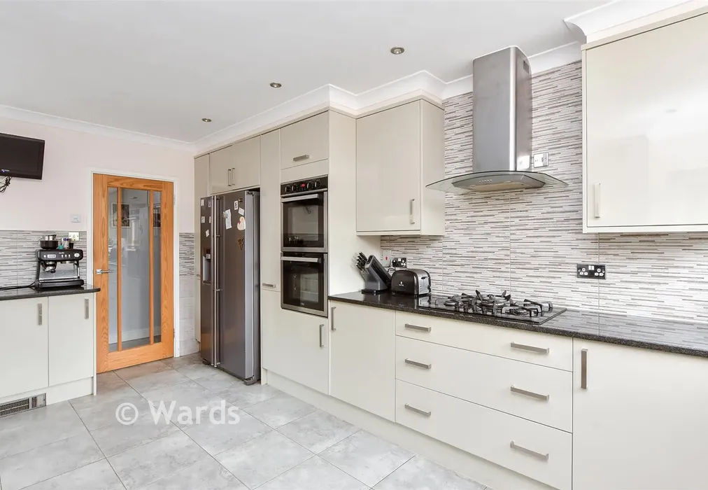 Kitchen - David Avenue, Cliftonville, Margate, Kent - Wards of Kent