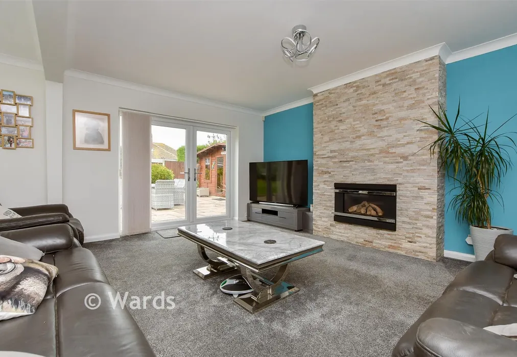 Lounge/Diner - David Avenue, Cliftonville, Margate, Kent - Wards of Kent