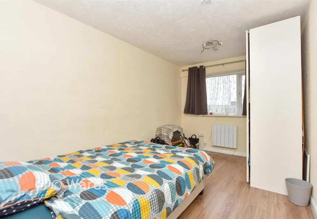 Bedroom 1 - London Road, Sittingbourne, Kent - Wards of Kent