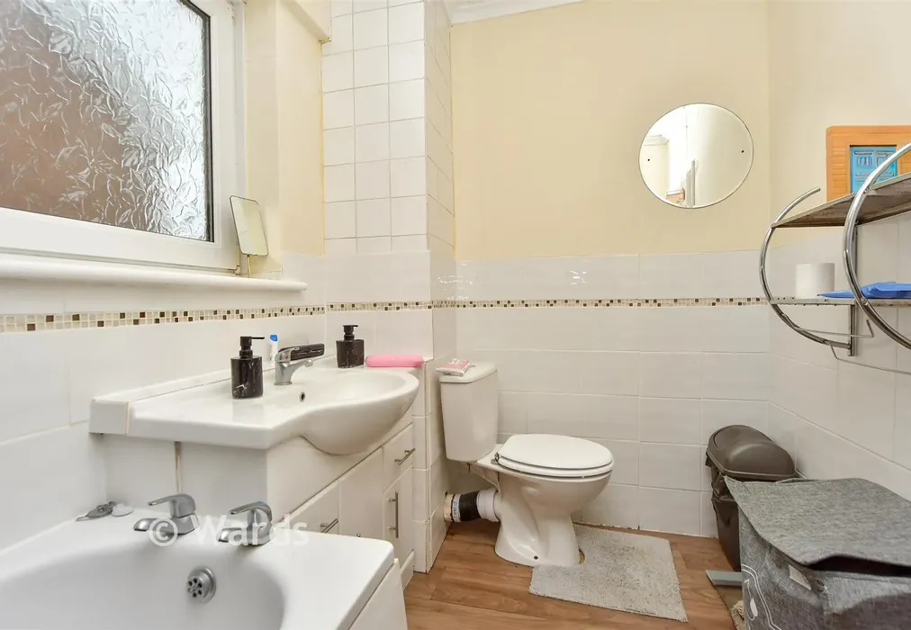 Bathroom - London Road, Sittingbourne, Kent - Wards of Kent