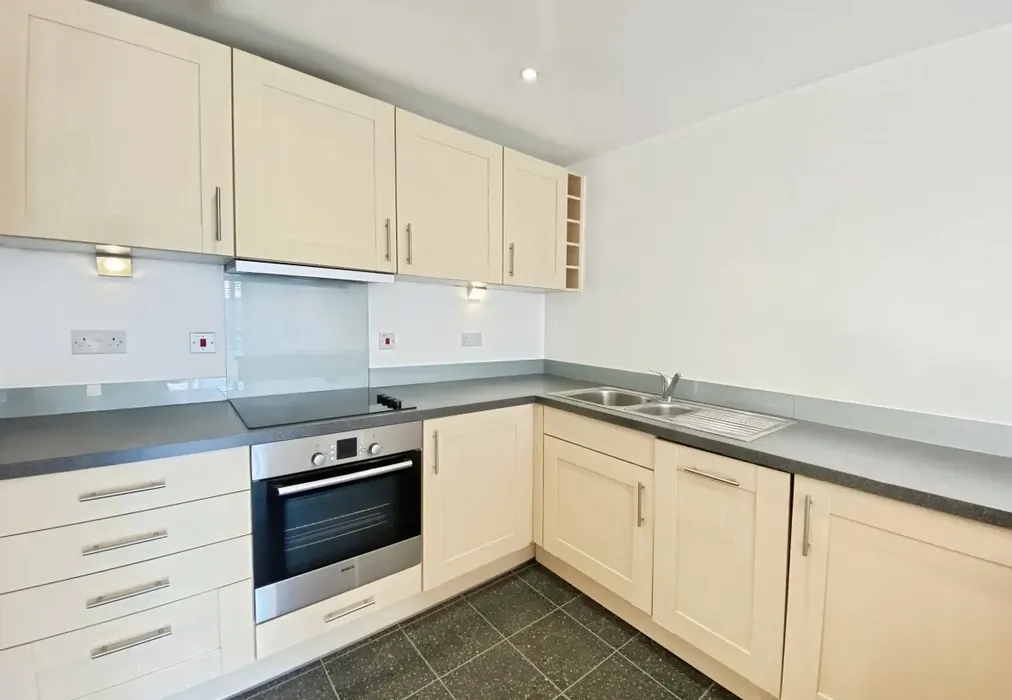 Kitchen - Poynder Drive Snodland ME6 - Wards of Kent