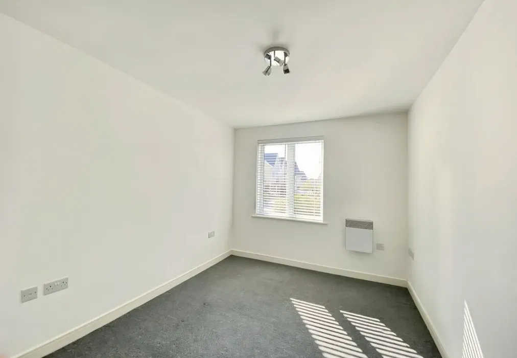 Bedroom - Poynder Drive Snodland ME6 - Wards of Kent