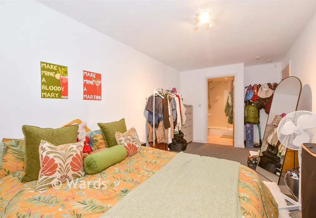 Bedroom 1 - Poynder Drive, Holborough Lakes, Kent - Wards of Kent