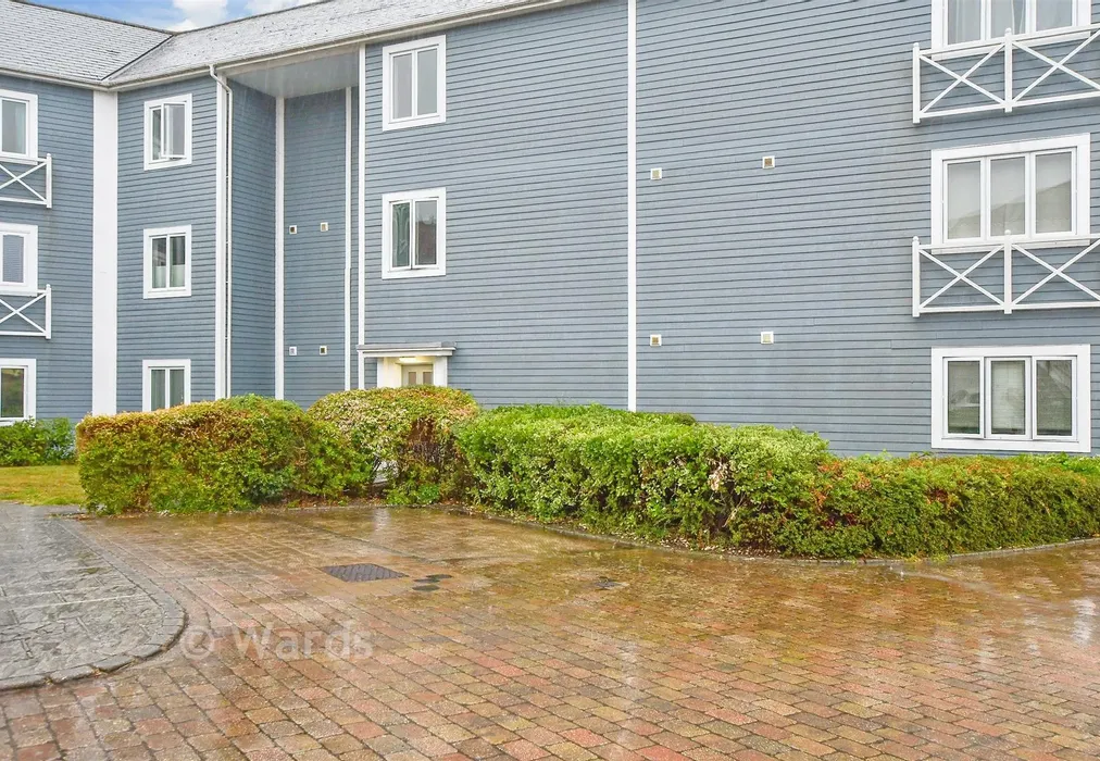 Driveway/Parking - Poynder Drive, Holborough Lakes, Kent - Wards of Kent