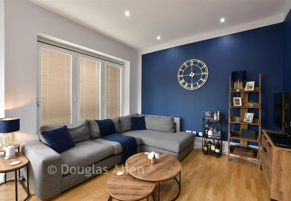 Lounge - Squirrels Heath Lane, Gidea Park, Essex - Wards of Kent