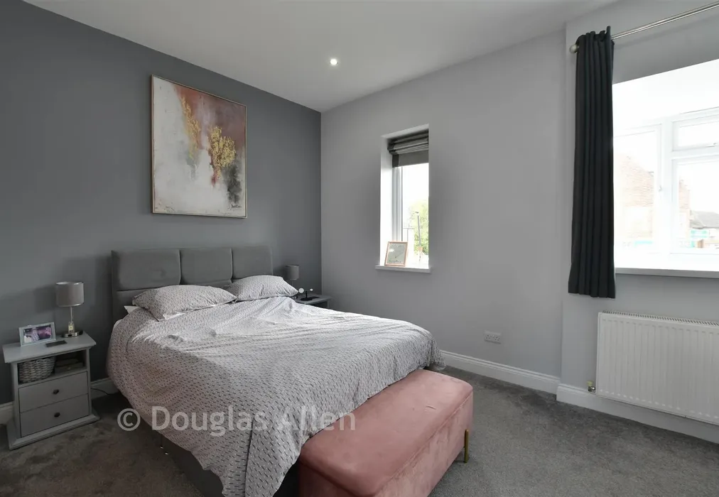 Bedroom 1 - Squirrels Heath Lane, Gidea Park, Essex - Wards of Kent