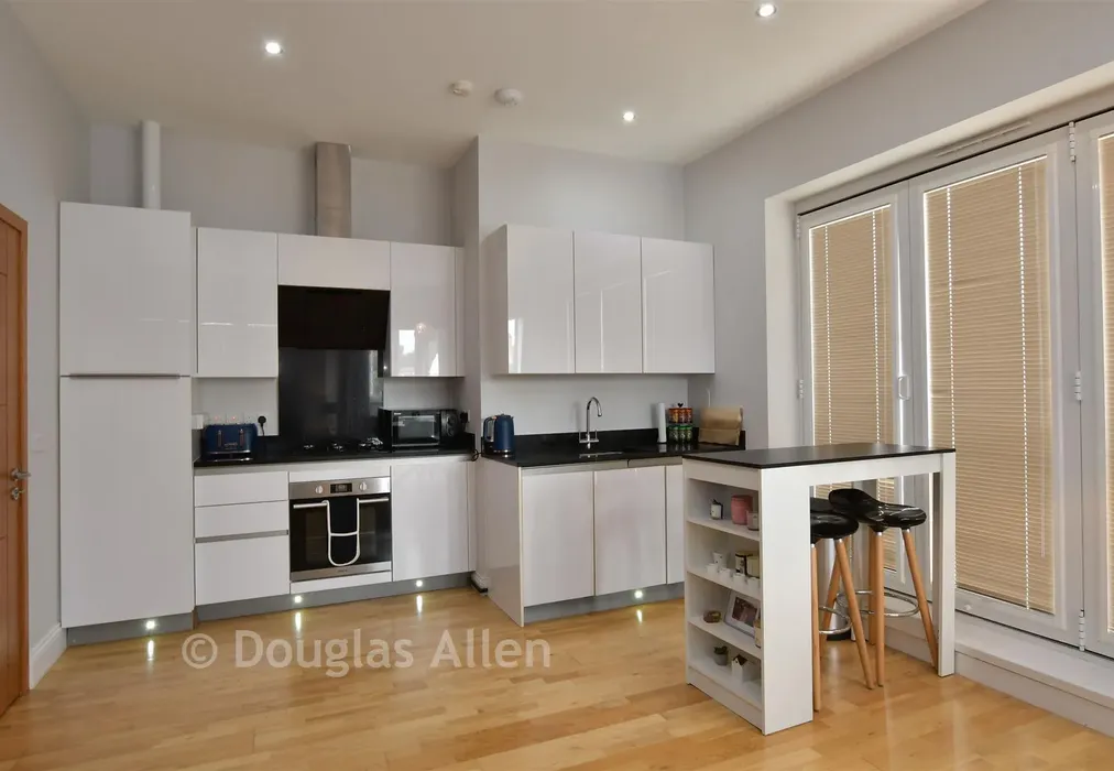 Kitchen - Squirrels Heath Lane, Gidea Park, Essex - Wards of Kent