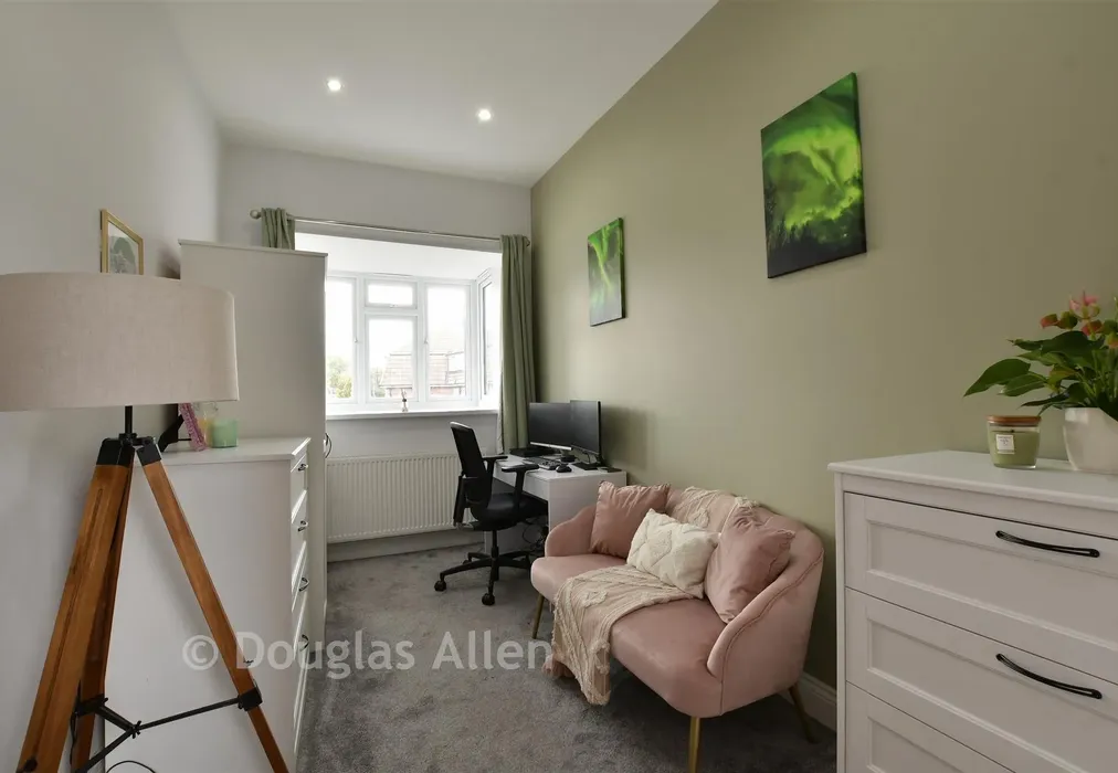 Bedroom 2 - Squirrels Heath Lane, Gidea Park, Essex - Wards of Kent