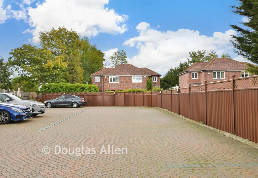 Driveway/Parking - Squirrels Heath Lane, Gidea Park, Essex - Wards of Kent
