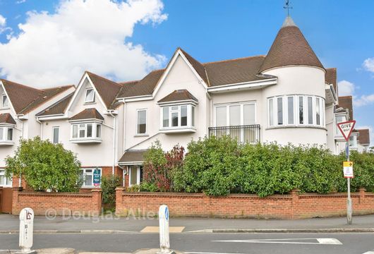 Squirrels Heath Lane, Gidea Park, Essex - Wards of Kent