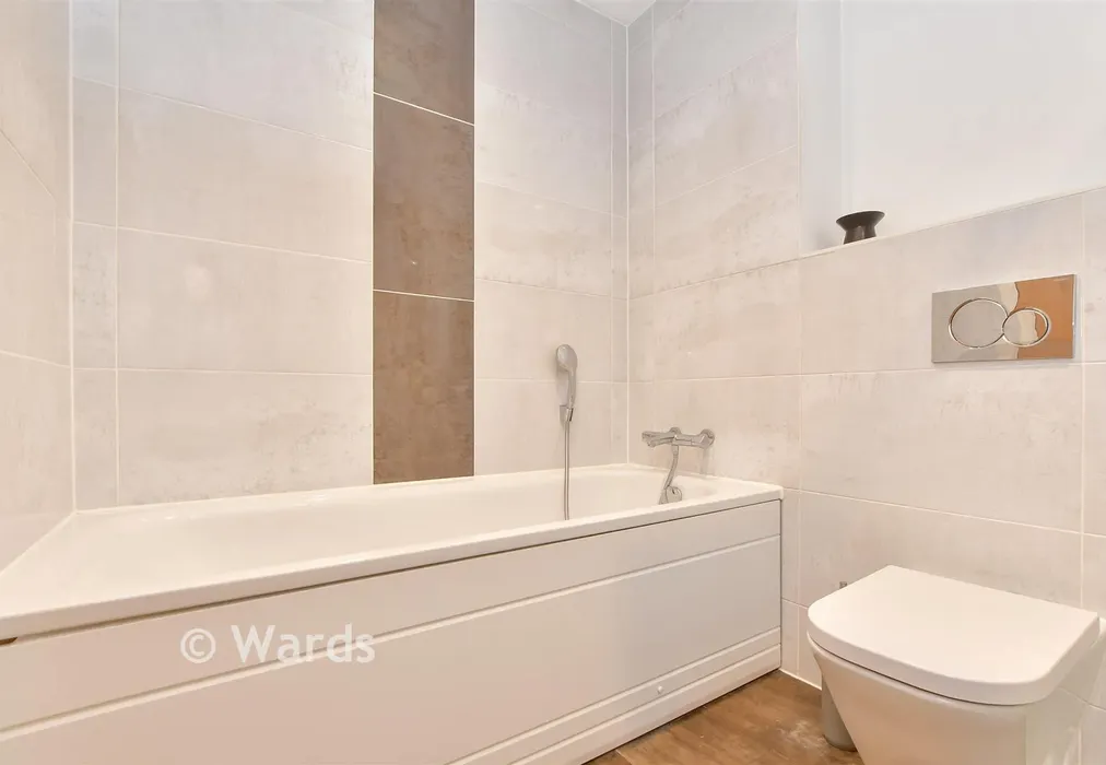 Bathroom - Nuthatch Drive, Finberry, Ashford, Kent - Wards of Kent