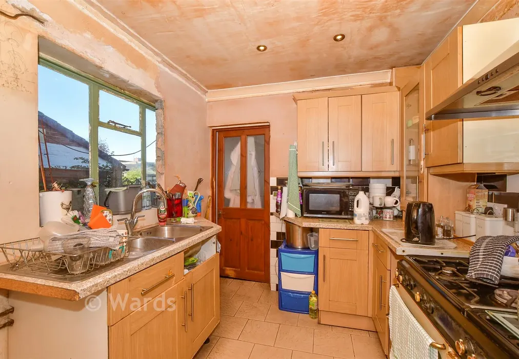 Kitchen - James Street, Ashford, Kent - Wards of Kent