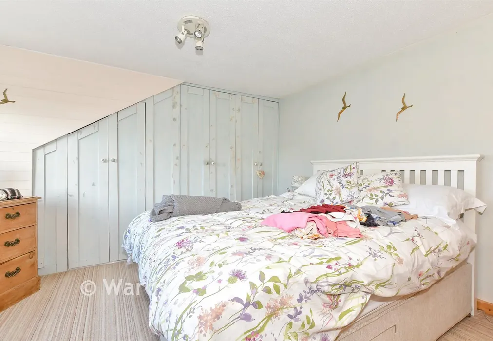 Bedroom 1 - Dunes Road, Greatstone, Kent - Wards of Kent