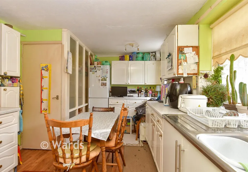 Kitchen - Sundridge Drive, Walderslade, Chatham, Kent - Wards of Kent