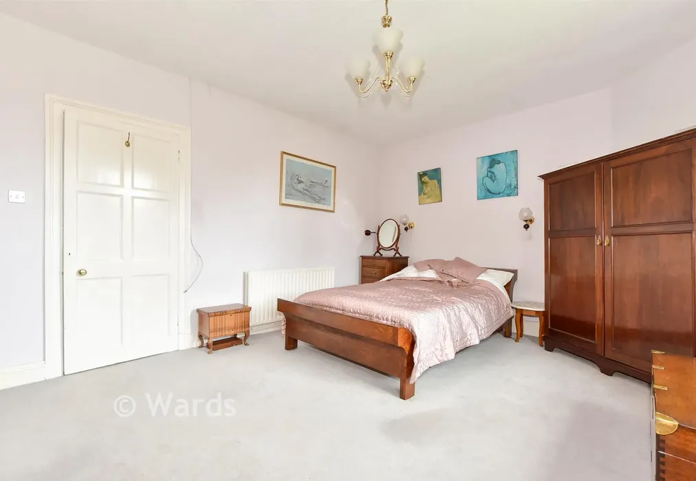 Bedroom 1 - Otterpool Lane, Lympne, Hythe, Kent - Wards of Kent