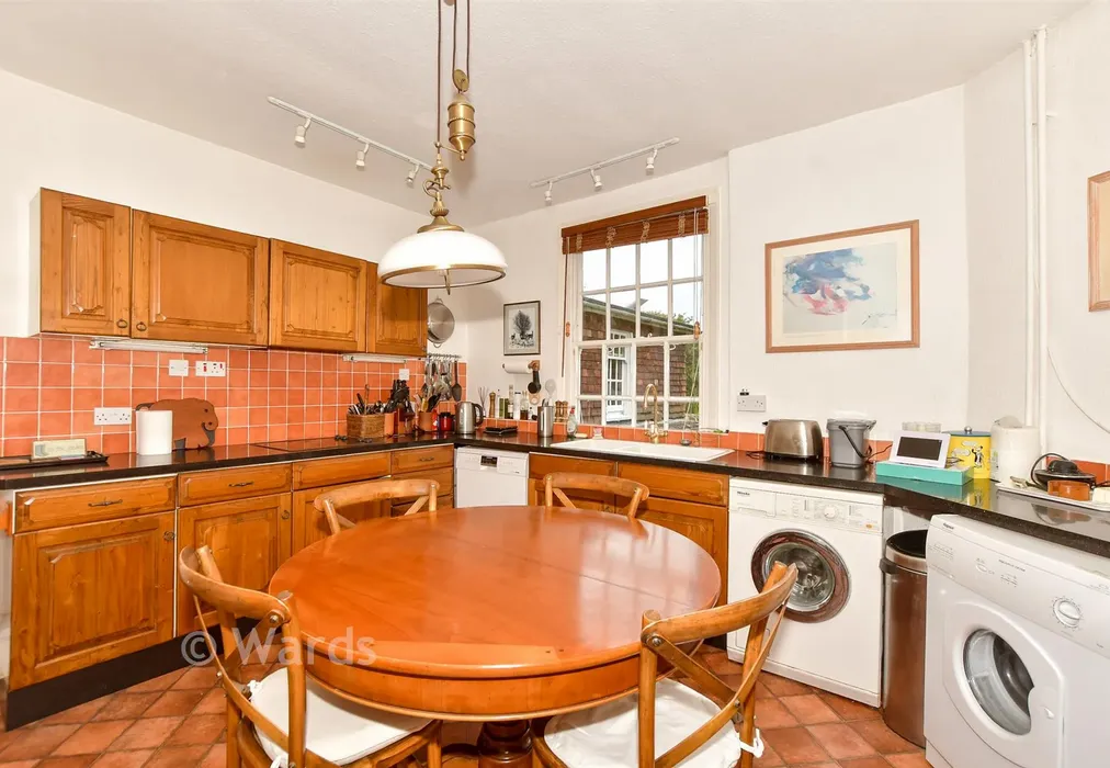 Kitchen - Otterpool Lane, Lympne, Hythe, Kent - Wards of Kent