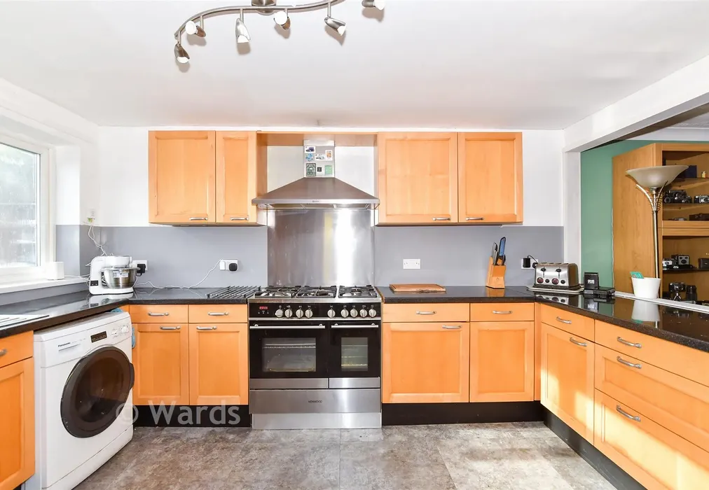 Kitchen - Chapman Way, East Malling, West Malling, Kent - Wards of Kent