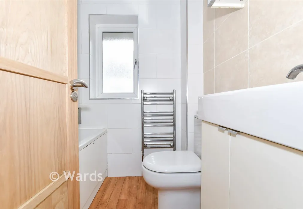 Bathroom - Chapman Way, East Malling, West Malling, Kent - Wards of Kent