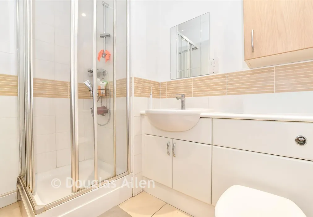 En-Suite - Spring Place, Barking, Essex - Wards of Kent