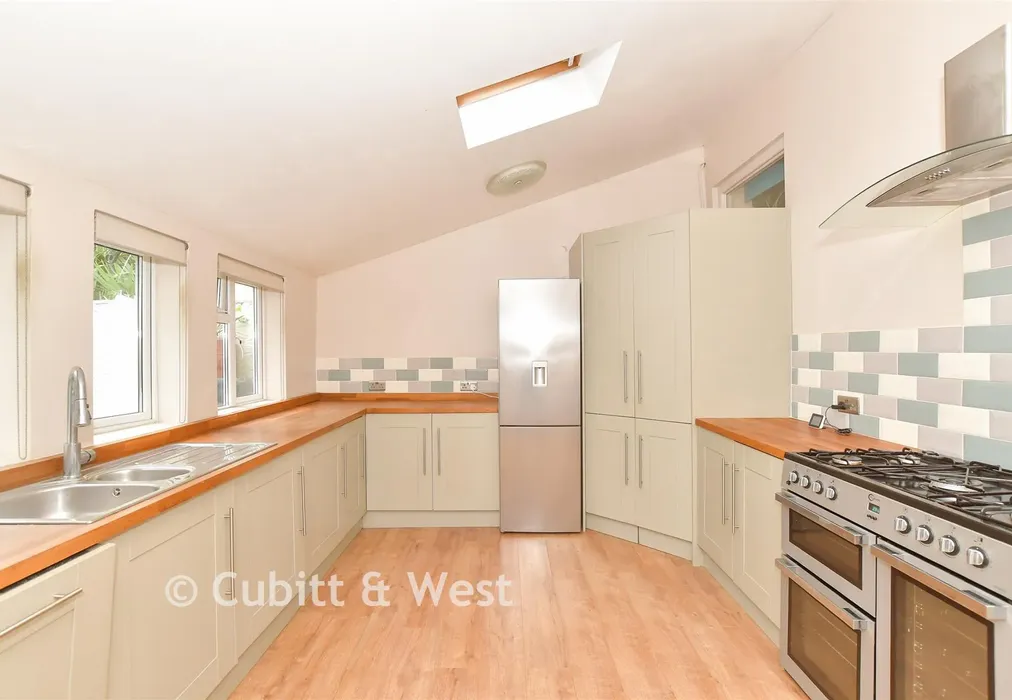Kitchen - Baffins Road, Copnor, Portsmouth, Hampshire - Wards of Kent