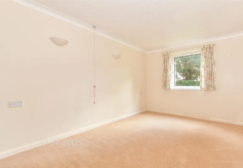 Bedroom 1 - Waterloo Road, Tonbridge, Kent - Wards of Kent