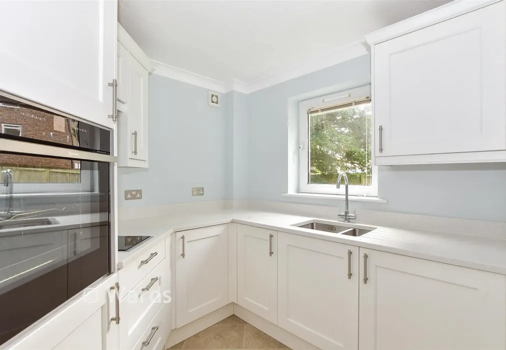 Kitchen - Waterloo Road, Tonbridge, Kent - Wards of Kent