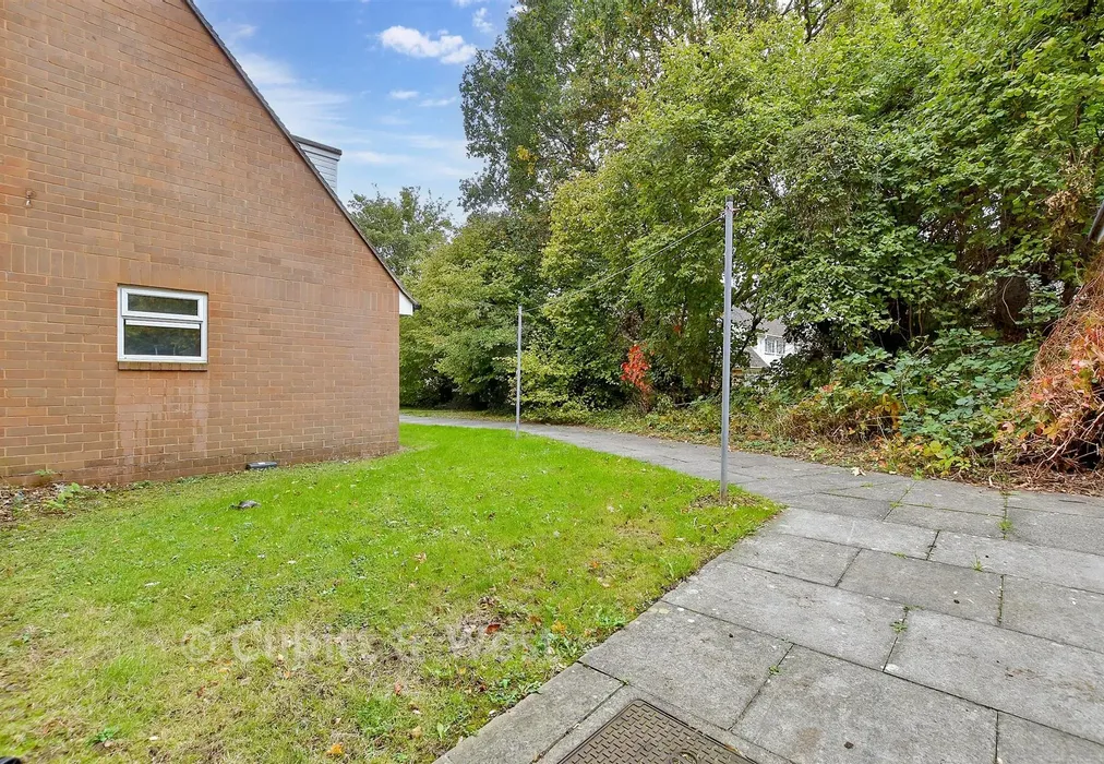 Communal Gardens - Levett Road, Leatherhead, Surrey - Wards of Kent