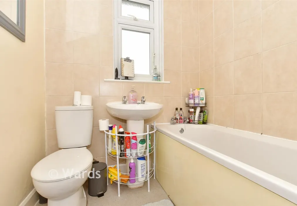Bathroom - Joyes Road, Folkestone, Kent - Wards of Kent