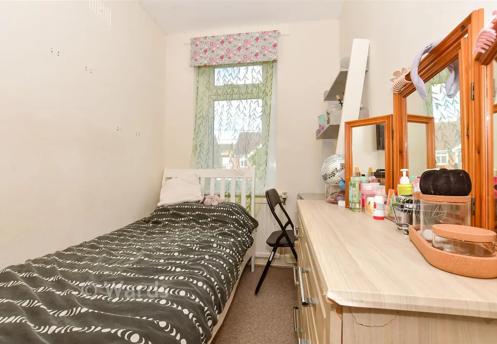 Bedroom 3 - Joyes Road, Folkestone, Kent - Wards of Kent