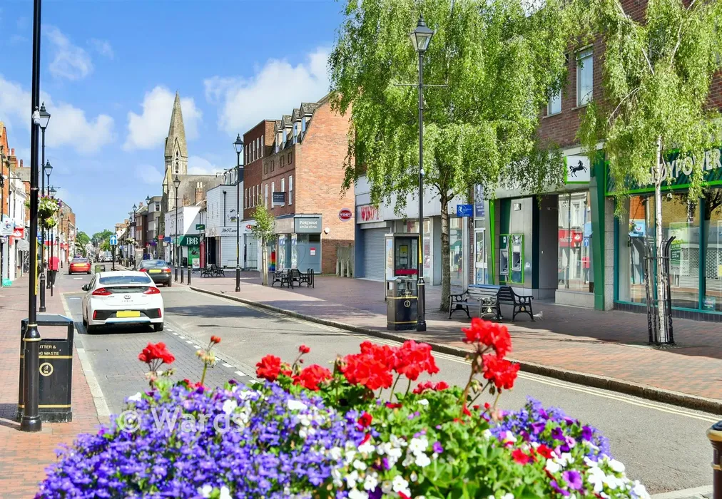 Town Centre - Dunlin Walk, Scholars Place Iwade, Sittingbourne, Kent - Wards of Kent