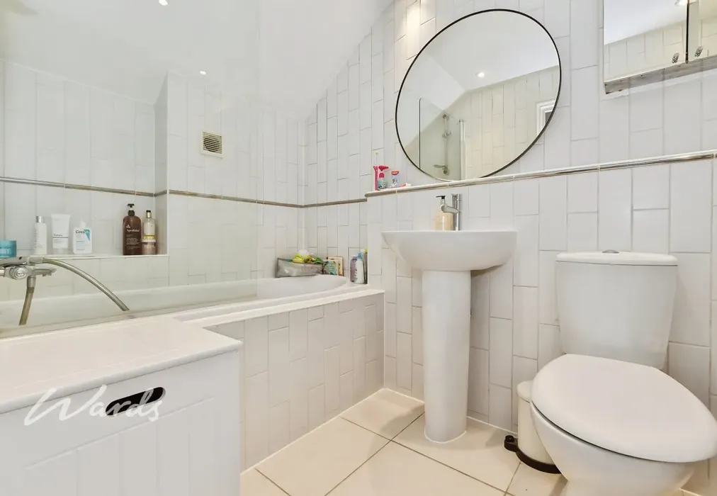 Bathroom - Hayle Mill Hayle Mill Road ME15 - Wards of Kent
