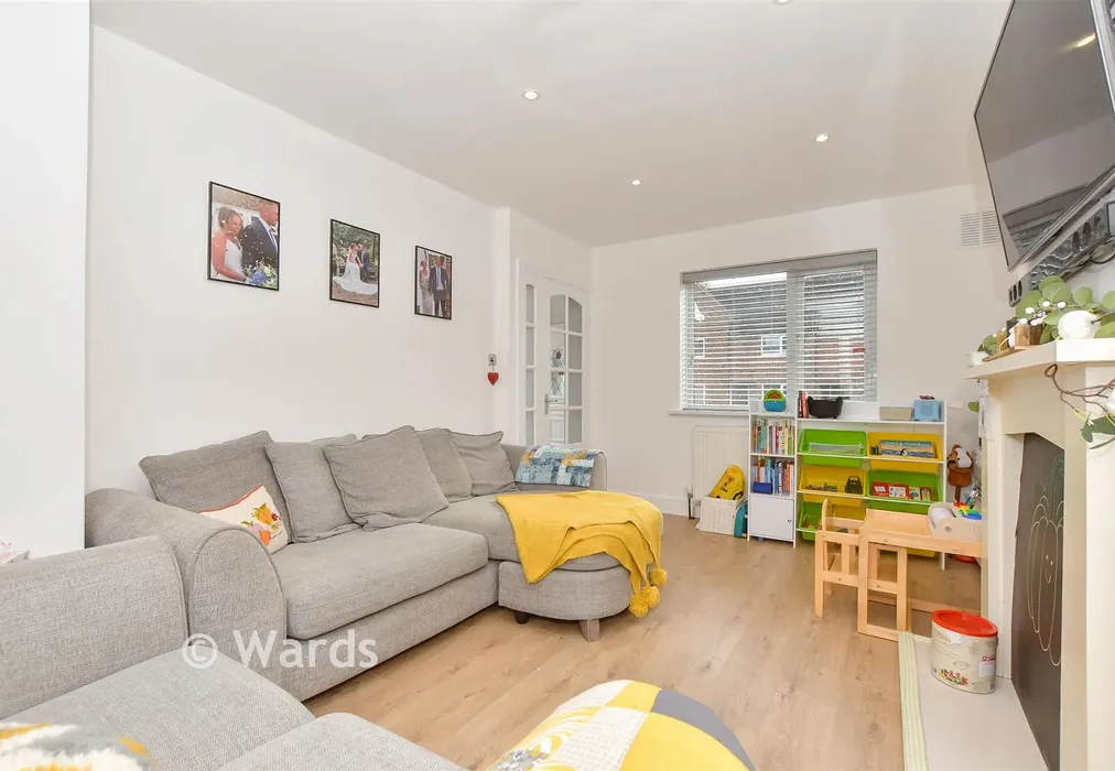 Lounge - Tennyson Road, Ashford, Kent - Wards of Kent