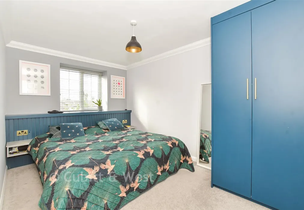 Bedroom 1 - The Darlingtons, Rustington, West Sussex - Wards of Kent