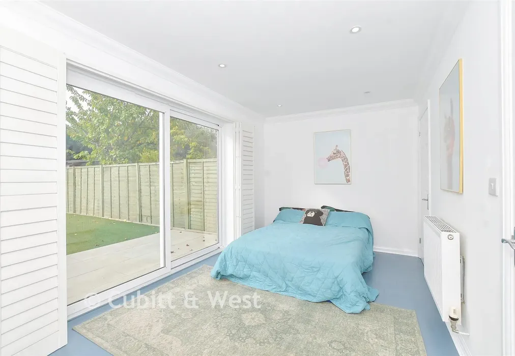 Bedroom 2 - The Darlingtons, Rustington, West Sussex - Wards of Kent