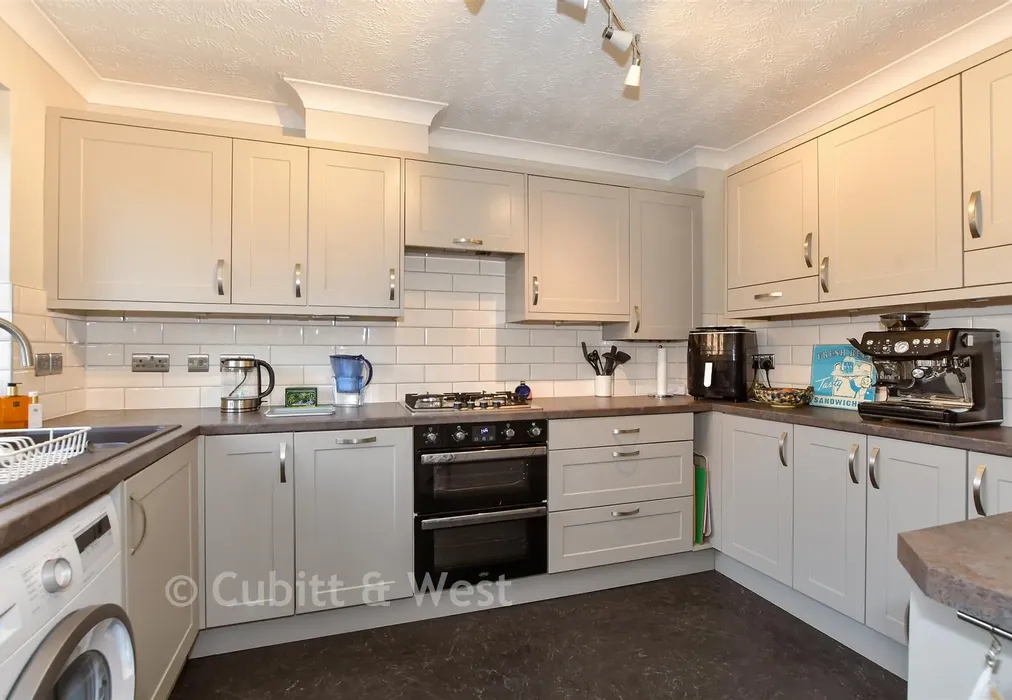Kitchen - Larkfield, Ewhurst, Cranleigh, Surrey - Wards of Kent