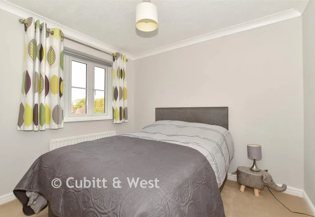 Bedroom 3 - Larkfield, Ewhurst, Cranleigh, Surrey - Wards of Kent