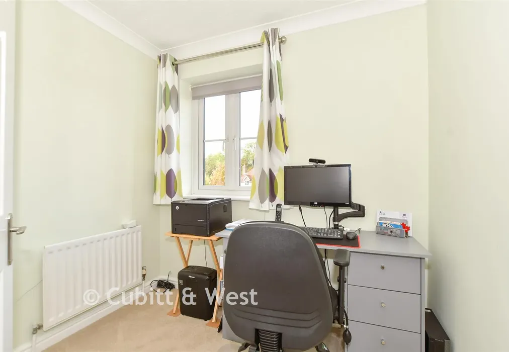 Bedroom 4 - Larkfield, Ewhurst, Cranleigh, Surrey - Wards of Kent