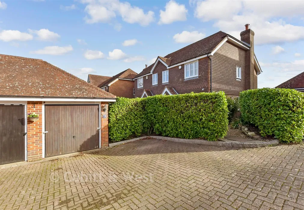 Driveway/Parking - Larkfield, Ewhurst, Cranleigh, Surrey - Wards of Kent