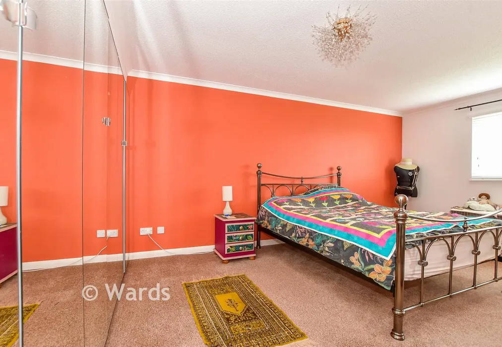 Bedroom 1 - Painesfield Close, Burmarsh, Romney Marsh, Kent - Wards of Kent