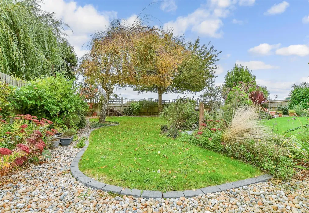 Rear Garden - Painesfield Close, Burmarsh, Romney Marsh, Kent - Wards of Kent