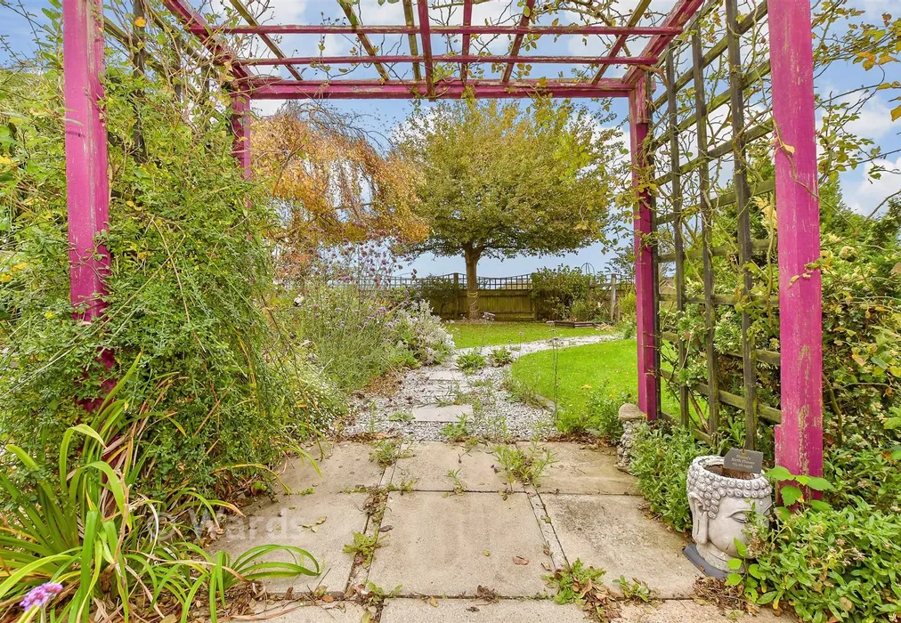 Rear Garden - Painesfield Close, Burmarsh, Romney Marsh, Kent - Wards of Kent