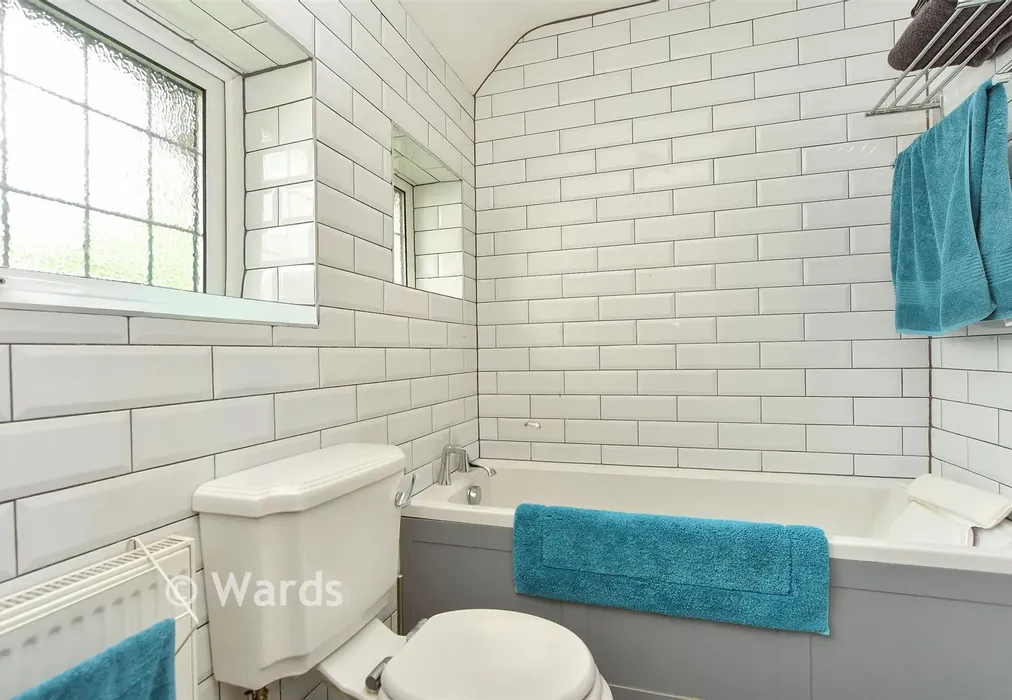 Bathroom - High Street, Eynsford, Kent - Wards of Kent