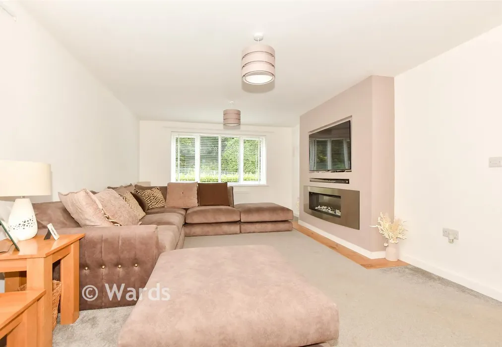 Lounge - Lower Road, Temple Ewell, Dover, Kent - Wards of Kent