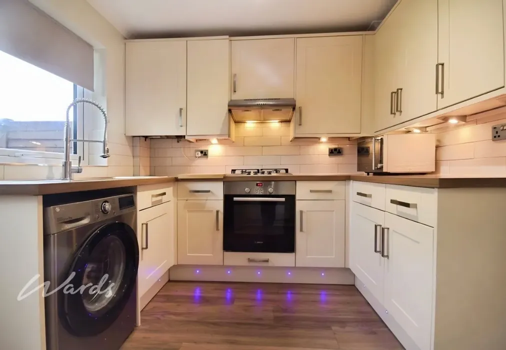 f6fba461-Kitchen - Winters Croft Gravesend DA12 - Wards of Kent